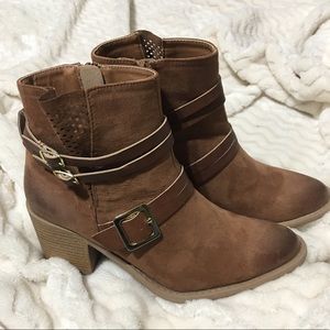 Qupid ankle booties